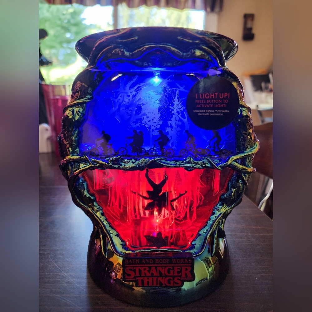 Stranger Things Light-Up Upside Down 3 Wick Holder